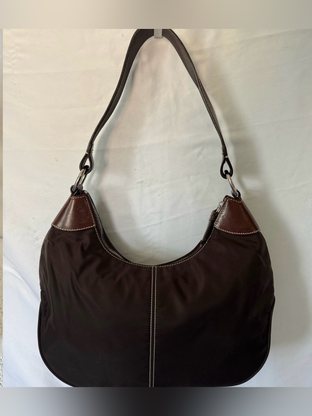 Dooney & Bourke Wayfarer Nylon Hobo handbag brown nylon tan leather trim - Picture 2 of 7